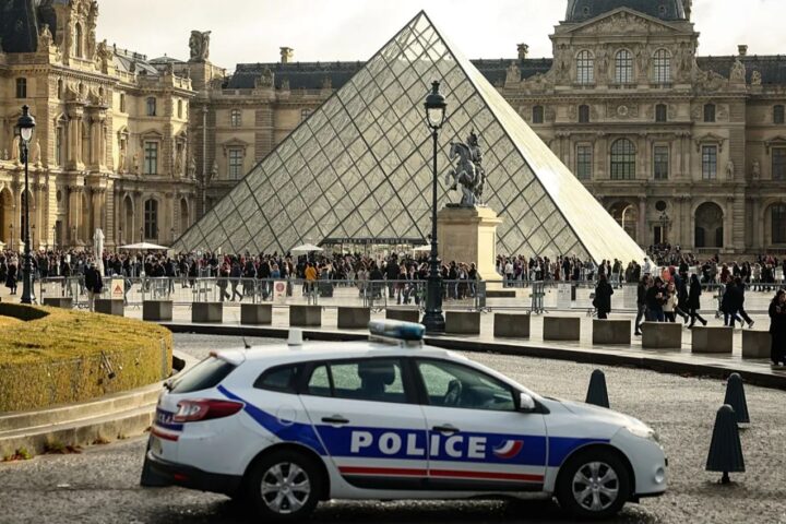 Louvre robbers say organiser was disappointed with €88m haul: 'He expected more